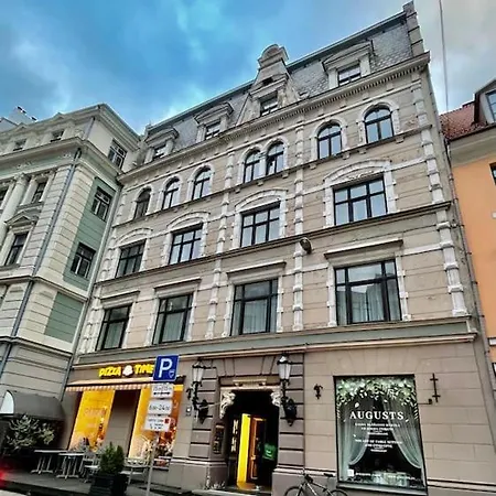 Apartment Spacious In Old Town Riga