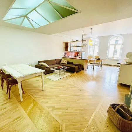 Spacious In Old Town